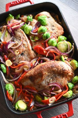 sebze ve otlu tavuk göğsü.