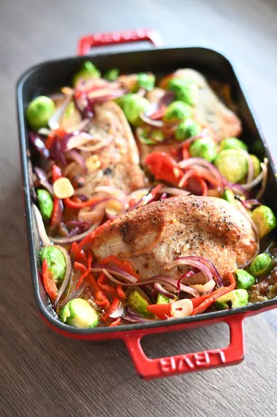 Tavuklu sebze, yakın plan.