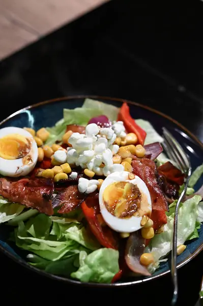 salata, yumurta ve sebze