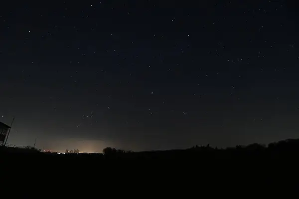 Yıldızlı ve samanyolu gece gökyüzü
