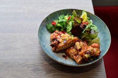 Baharatlı Renkli Salata Sokağı Yemek Tarzı Gochujang Tavuk Kanatları