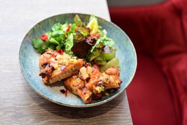 Baharatlı Renkli Salata Sokağı Yemek Tarzı Gochujang Tavuk Kanatları
