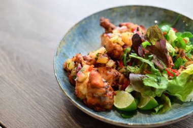 Baharatlı Renkli Salata Sokağı Yemek Tarzı Gochujang Tavuk Kanatları