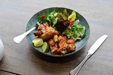 Baharatlı Renkli Salata Sokağı Yemek Tarzı Gochujang Tavuk Kanatları