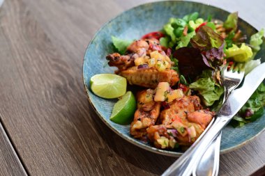 Tay baharatlı papaya salatası