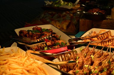 Yemek masada.