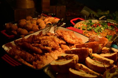 Lezzetli bir yiyeceğe yakın.