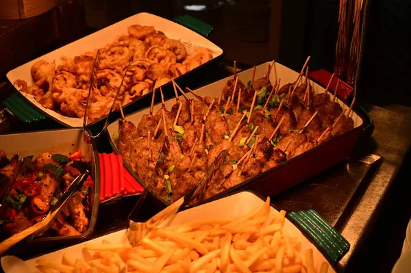 Lezzetli Asya yemeklerinin yakın görüntüsü
