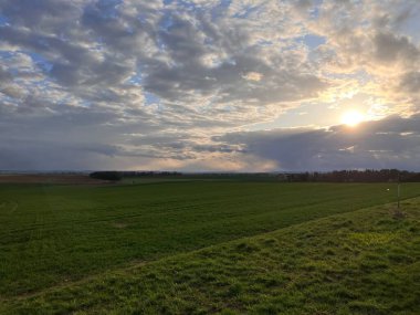 Dağlarda güzel bir gün batımı
