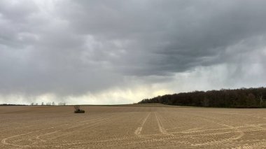 Polonya topraklarına yağmur yağıyor.