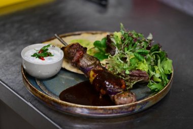 Lezzetli Asya yemeklerinin yakın görüntüsü