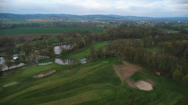 Kravare Kalesi, Çek golf parkı manzarası 