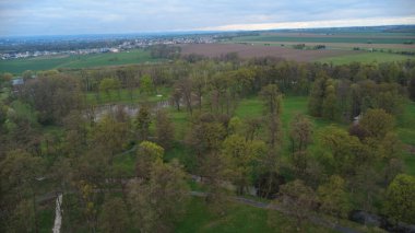 Kravare Kalesi, Çek golf parkı manzarası 