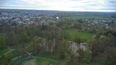 Kravare Kalesi 'nin havadan görünüşü, Çek golf parkı manzarası 