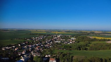 Yazın köyün hava manzarası