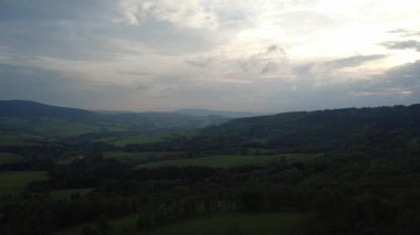 Dağlardaki güzel yaz manzarası