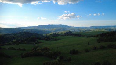 Yazın dağların havadan görünüşü