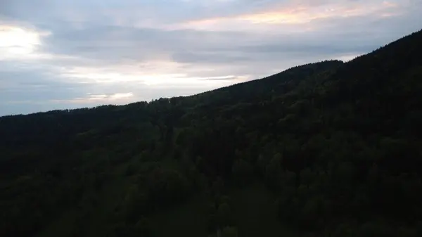 Dağlarda güzel bir gün batımı