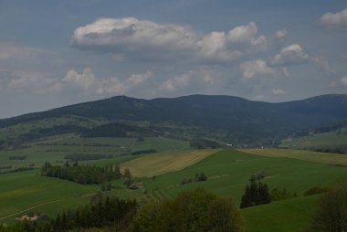 Çek dağlarında yaz manzarası.