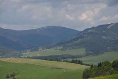 Karpat Dağları 'ndaki güzel dağ manzarası