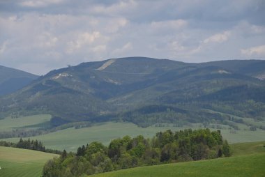 Dağlardaki güzel yaz manzarası