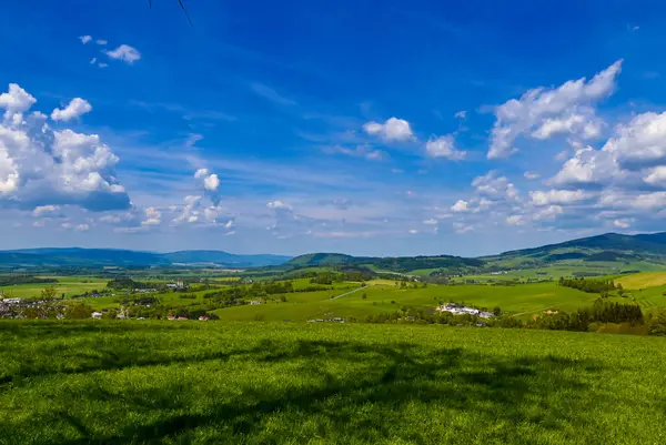 Doln Morava yakınlarındaki Krlick Snnk Ulusal Doğa Rezervi 'ndeki Çek manzarasının güneşli günü manzarası.