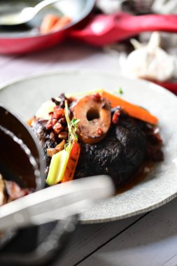 Bifteğin mutfak fotoğrafı.