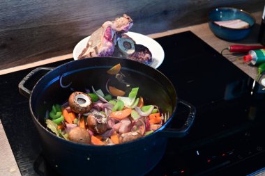 Lezzetli Asya yemeklerinin yakın görüntüsü