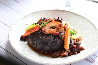 sığır eti güveç sebze ile