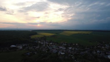 Güzel renkli tarlaların havadan görünüşü