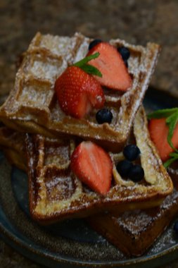 çilek ile taze gözleme