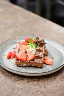 Buzlu çikolatalı waffle.