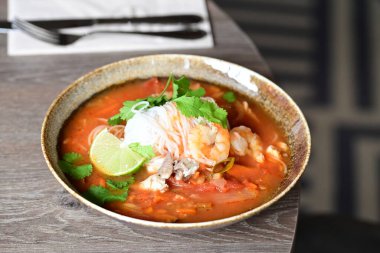 Lezzetli karidesli pirinç çorbası