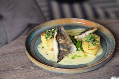 fırında balık ve patates püresi.