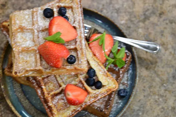 taze çilek ile Belçika waffle