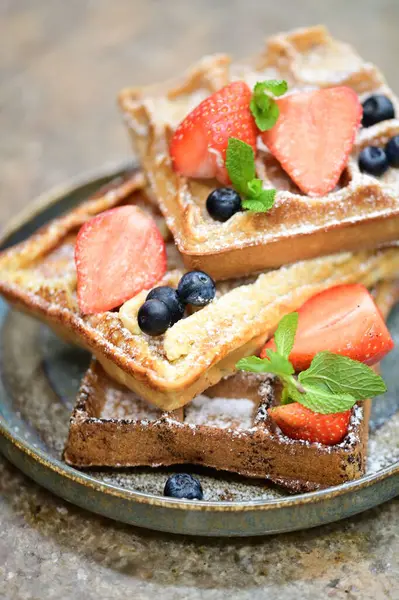 Yaban mersini ile ev yapımı gözleme