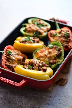 Sağlıklı yemek. sebzeli fırında sebze ve et