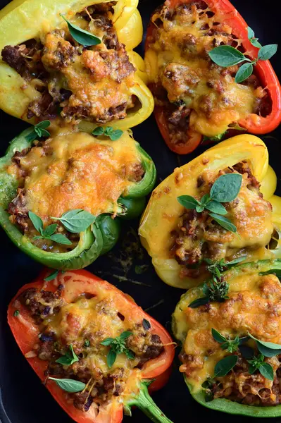 Etli, peynirli ve otlu kabak dolması