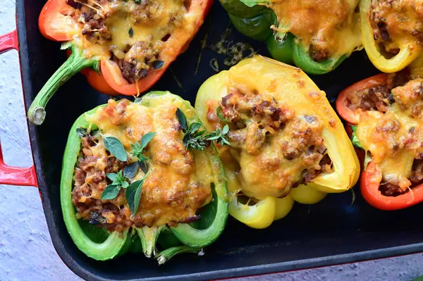 Peynirli fırında biber ve kabak.