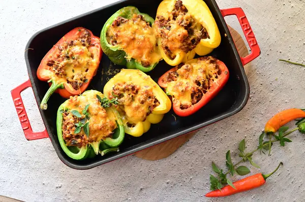 Doldurulmuş biber ve sebze.