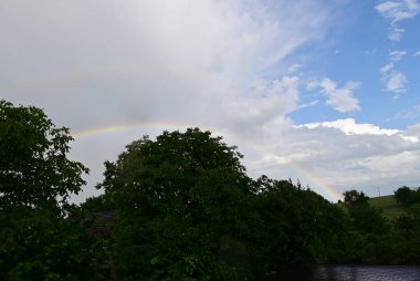 Gökyüzünde gökkuşağı