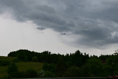 Ormanda fırtına bulutları, Slovakya