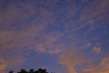 Bulutlu gökyüzü gece görüşü