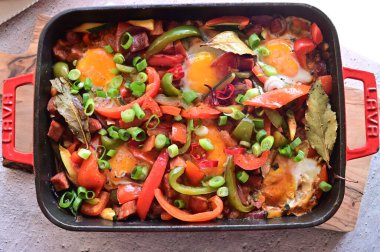 Lezzetli Asya yemeklerinin yakın görüntüsü