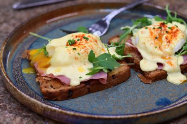 haşlanmış yumurta ile Kahvaltı