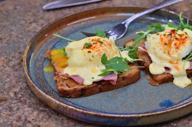 haşlanmış yumurta ve haşlanmış yumurta.