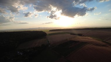 Sahada gün batımı