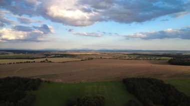 Yazın kırsal manzaranın havadan görünüşü