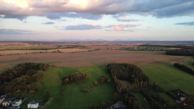 Akşamları kırsal alanın havadan görünüşü