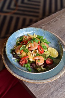 karides ve Roka Salatası